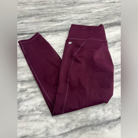Fabletics Powerhold Capri Leggings Women’s medium Burgundy - Picture 1 of 8